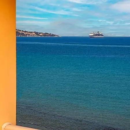 فندق Nefeli - Living By The Sea 3*