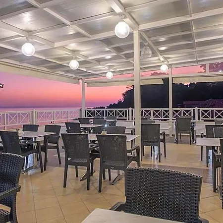 Nefeli - Living By The Sea فندق 3*